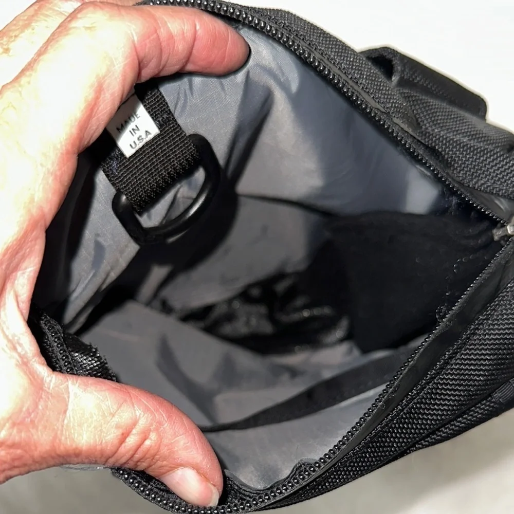 Compact Black Messenger Bag with Durable Fabric